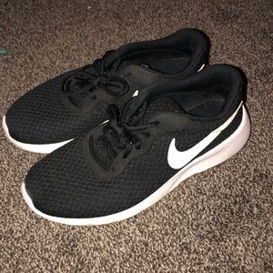 Black Nike Running Shoes sz 7Y (adult women’s 9)